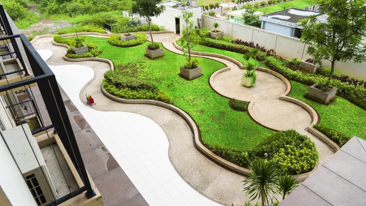 Azalea Suites Cikarang By Jayakarta Group Exterior photo