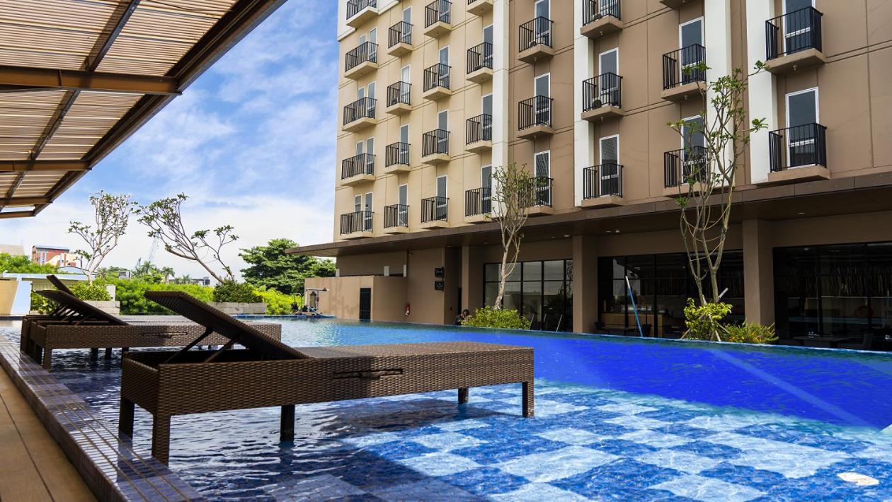 Azalea Suites Cikarang By Jayakarta Group Exterior photo